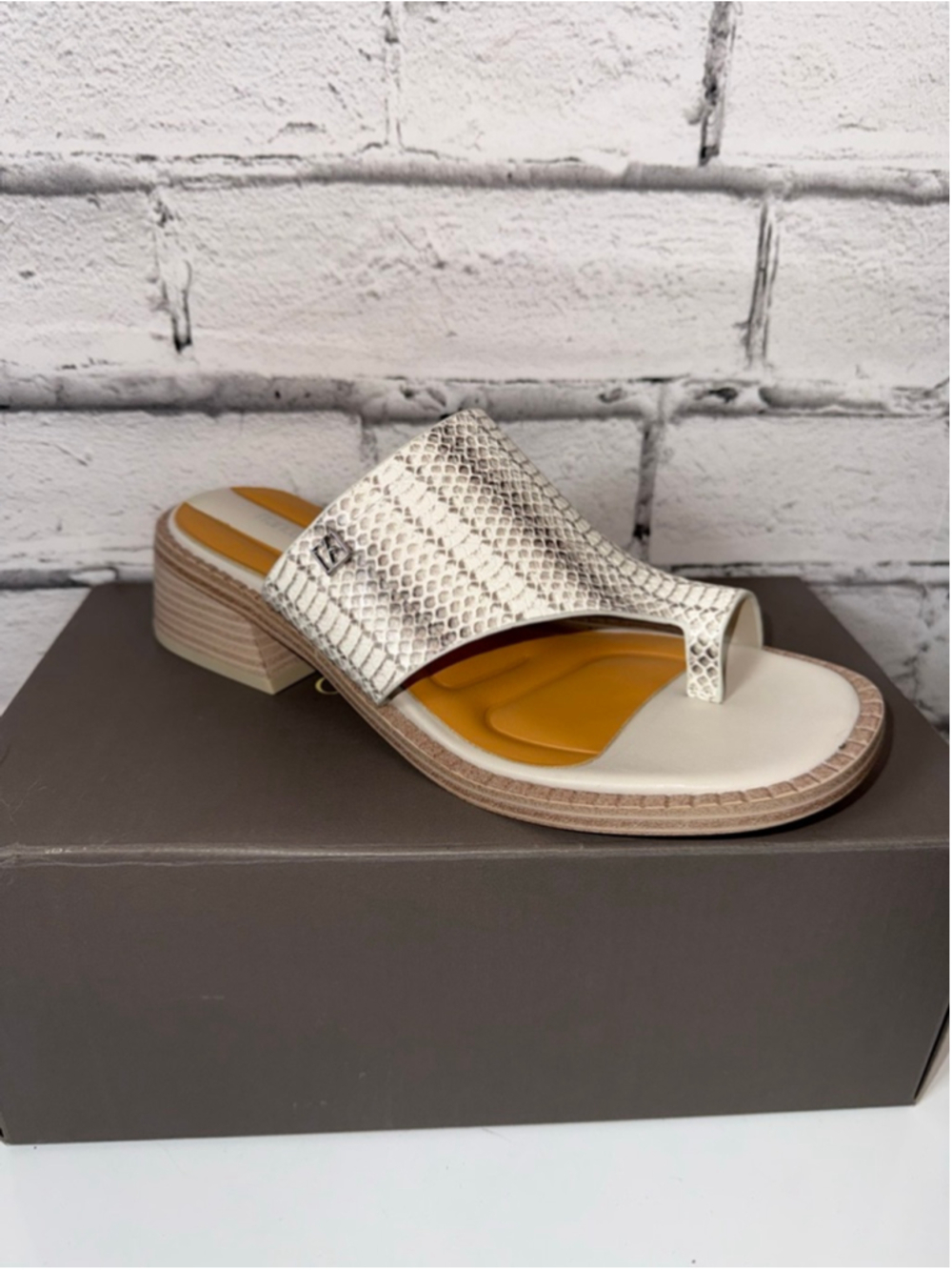 Women's Franco Sarto Rocaccia Sandals Size 6 White Grey Snake Print Boho Flats